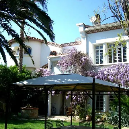 فندق مبيت وإفطار Domaine Saint Nicolas *