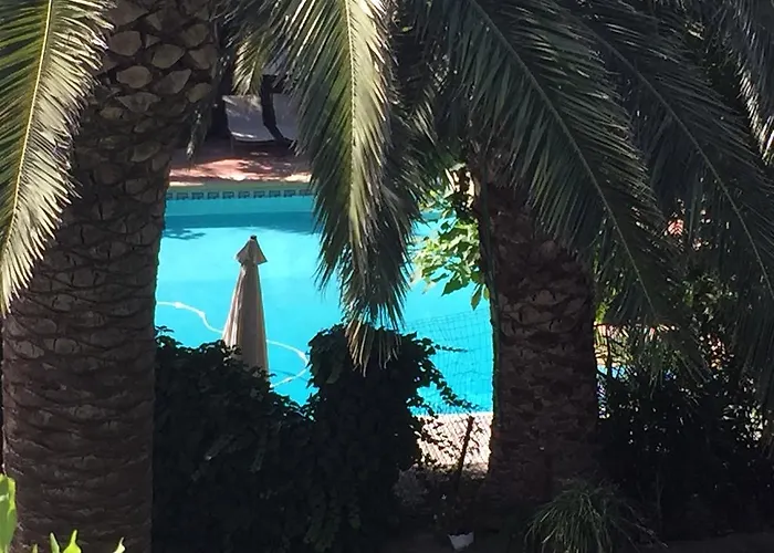 Domaine Saint Nicolas Bed & Breakfast *