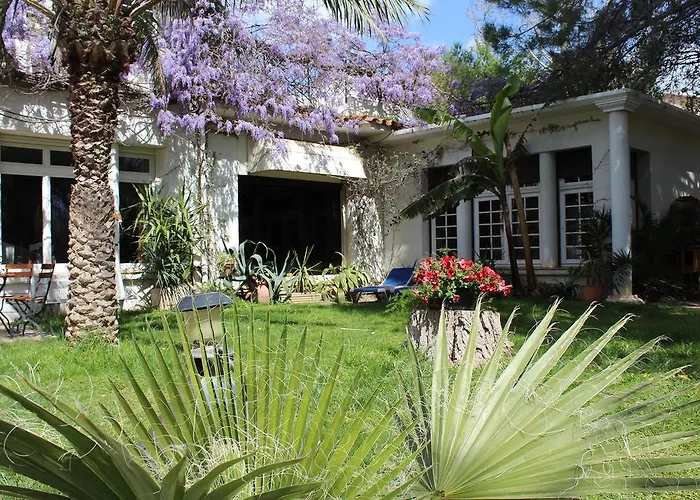 Domaine Saint Nicolas Bed & Breakfast *