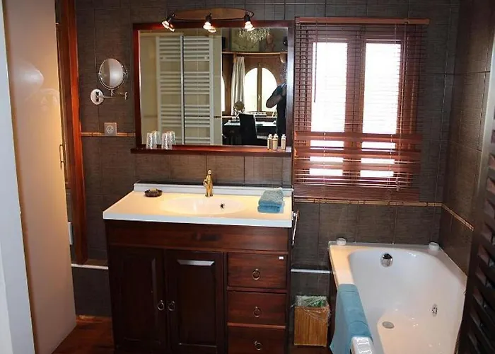 Domaine Saint Nicolas Bed & Breakfast *