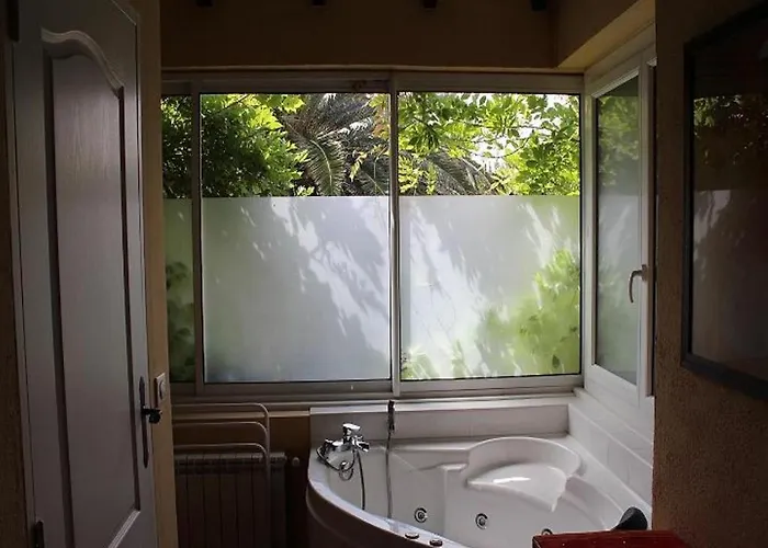 Domaine Saint Nicolas Bed & Breakfast *