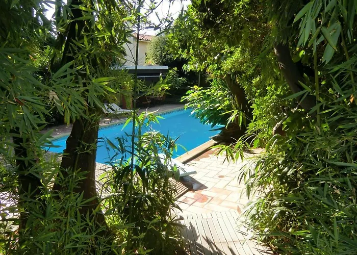 Domaine Saint Nicolas Bed & Breakfast *